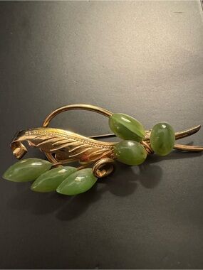Vintage Nephrite Jade Gold Tone Botanical Bouquet Brooch 2.75”
